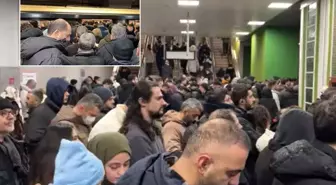 Karın etkili olduğu İstanbul'da metro istasyonunda insan seli oluştu