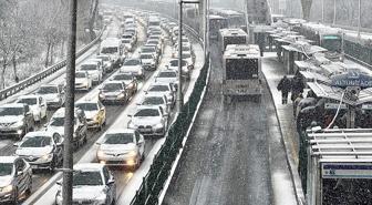 İstanbul'da ağır taşıtların ve kuryelerin trafiğe çıkışı yasaklandı