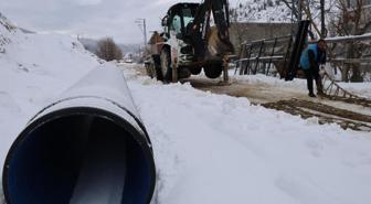 Yazın 50 dereceyi gören ilçede 1 metre kar var