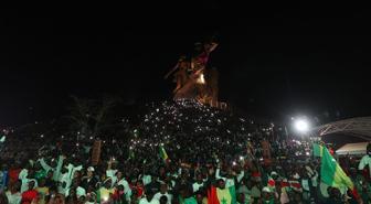 Yıllarca unutulmayacak final! Son düdükle birlikte tüm ülke sokağa döküldü