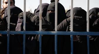 Terör örgütünden temizlenen bölgeye koştular! Evlatlarını bekleyenler var