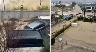 Kuşadası sele teslim! Sokaklar göle döndü, araçlar böyle sürüklendi