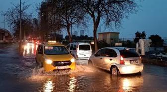İzmir'de sağanak etkili oldu