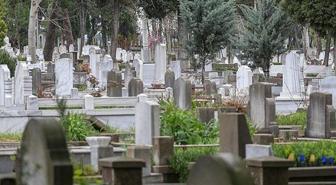 İzmir'de mezarlıkta poşet içerisinden binlerce uyuşturucu hap çıktı