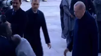 Cumhurbaşkanı Erdoğan'ın resmi törenle karşıladığı Nijerya Cumhurbaşkanı Tinubu yere düştü