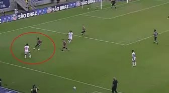 Yok artık daha neler! Çalım atan futbolcu sarı kart gördü