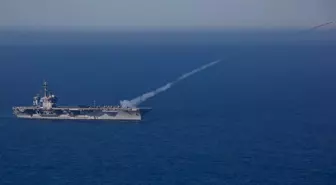 Trump açık açık savaş ilan etti: Muhteşem bir donanmamız daha bölgeye ilerliyor