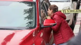 Eşinin ölü bulunduğu aracın camına vurarak ağladı: Ne olur kalk aşkım