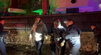 Datça'da sele kapılan aracın sürücüsü ağaç dalına tutunarak hayatta kaldı