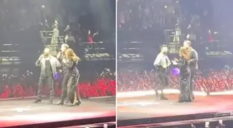 Tarkan İstanbul konserinde yıldızları ağırladı