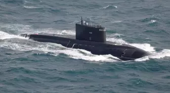 Denizaltıda 9 ton uyuşturucu madde ele geçirildi