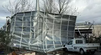 İzmir'i sağanak vurdu; 320 konut, 78 iş yeri, 5 kamu binası ve 11 aracı su bastı