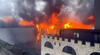 İstanbul Ataşehir'de büyük yangın: Ekipler canla başla mücadele ediyor