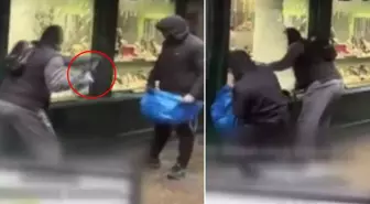 Rahatlığa bak! Vatandaşların gözü önünde balyozu vurup kaçtılar