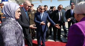 Cumhurbaşkanı Erdoğan Mısır'da! Sisi, kırmızı halıda karşıladı