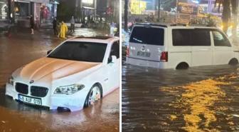 Bodrum'u sağanak vurdu! Yollar kapandı, araçlar mahsur kaldı