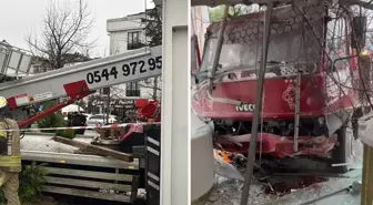 Büyükçekmece'de sepetli vinç diş hekimliği polikliniğine daldı: 2 kişi yaralandı