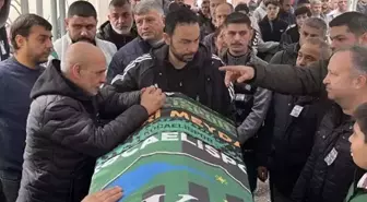 Tribünden düşerek ölen Harda Kaçmaz toprağa verildi! Babasının feryatları yürekleri dağladı