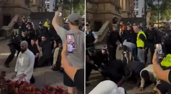 Avustralya polisinden namaz kılan Müslümanlara sert müdahale
