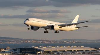 Duman ikazı alan pilot İstanbul Havalimanı'na acil iniş yaptı