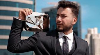 Enes Batur gözaltına alındı