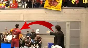 Galatasaray'ın yıldızı kendi taraftarına şişe fırlattı