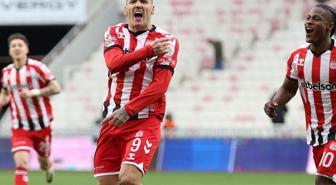 6 gollü nefes kesen düello! Sivasspor galibiyeti 90+6'da kaçırdı