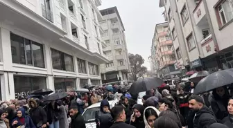 AVM açılışında büyük izdiham! Kent halkı akın etti, yol trafiğe kapandı, ekipler etten duvar ördü