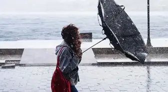 İstanbul Valiliğinden kuvvetli rüzgar ve fırtına uyarısı