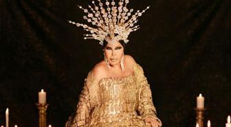 Bülent Ersoy yine yaptı yapacağını: Gold kaplama araç şaşırttı