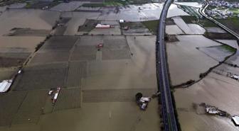 Gediz Nehri taştı; su altında kalan ova dronla görüntülendi
