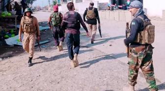 Pakistan'da bombalı saldırı: 12 ölü