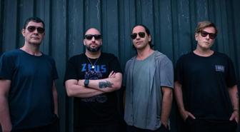 Duman'ın solisti Kaan Tangöze şafak operasyonuyla gözaltına alındı