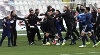 Ankara Keçiörengücü-Erzurumspor FK maçı bitti, saha karıştı