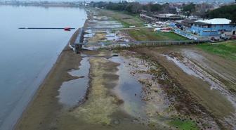 Fabrikaların tonlarca su çektiği İznik Gölü 200 metre çekildi