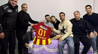 Kayserisporlu futbolcular, operasyonda yaralanan özel harekat polisini ziyaret etti