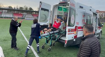 Amatör maçta saha karıştı: Bir futbolcu hastaneye kaldırıldı, 11 kırmızı kart çıktı