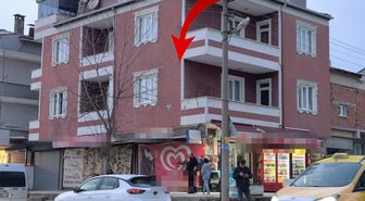 Boşanma aşamasındaki eşinden kaçmak için balkondan atladı