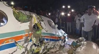 Hindistan'da ambulans uçak düştü! Kurtulan yok
