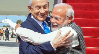 Netanyahu'ya sarıldığı fotoğrafın bedeli ağır oldu