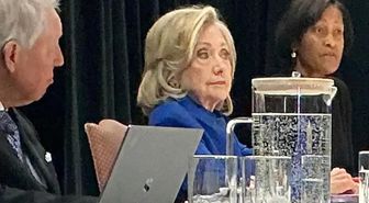 Hillary Clinton'ın Epstein ifadesinde kaos: Oturumdan fotoğraf sızdırıldı, duruşma durdu!