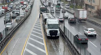 Avcılar'da İBB Sosyal Tesisleri durağında 2 metrobüsün çarpışması sonucu 4 kişi yaralandı