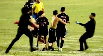 Sahaya giren taraftar Messi'yi yere düşürdü