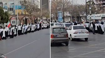 Kefenleri ile sokağa çıkan kadınlar Hamaney'in doğum yerinde intikam yemini etti
