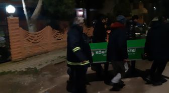 Annesiyle yaşadığı evde boğazından bıçaklanmış halde bulunan kadın öldü