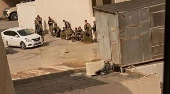 Cephede şaşırtan görüntü! Saldırıdan korkup sivillerin arasına saklandılar