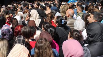 Aydın'da indirim izdihamı: Ezilen ve bayılanlar hastaneye kaldırıldı