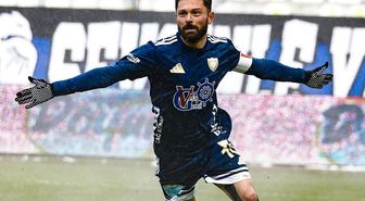 Bu adam gerçekten inanılmaz! 35 yaşında Ronaldo ve Messi gibi oynuyor