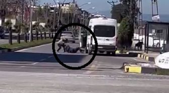 Öfkeden gözü dönen görevli, minibüsçüyü yere yatırıp dövdü