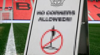 Daha önce böyle bir uyarı levhası görmediniz! Bayer Leverkusen'den Arsenal'in köşe vuruşlarına esprili önlem